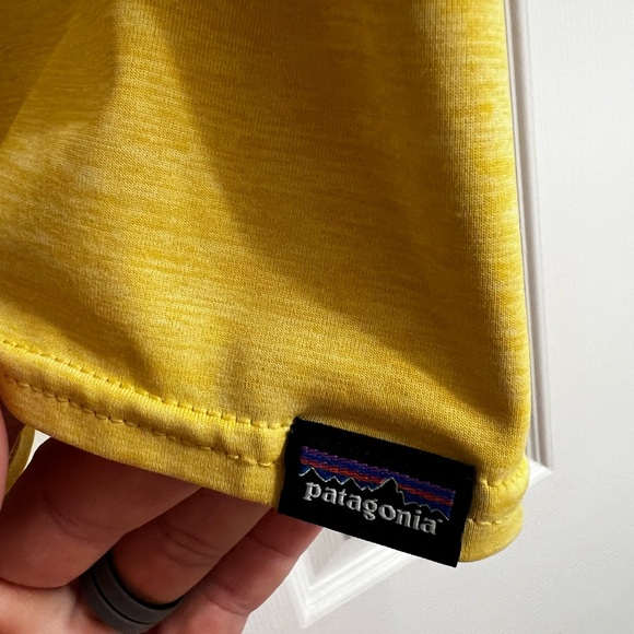 Patagonia capilenes cool daily short sleeve shirt. Men’s size large in yellow. - Picture 2 of 4